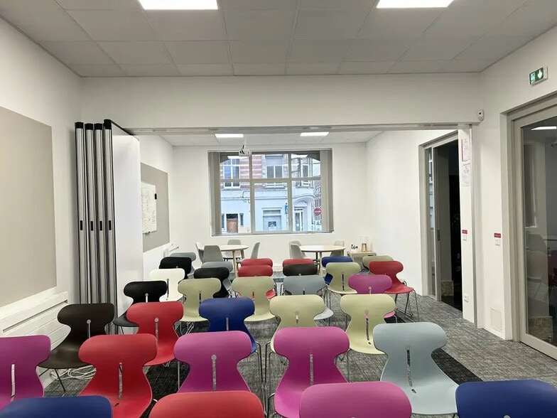 Office in La Madeleine for lease - Interior Photo - Image 3 of 12