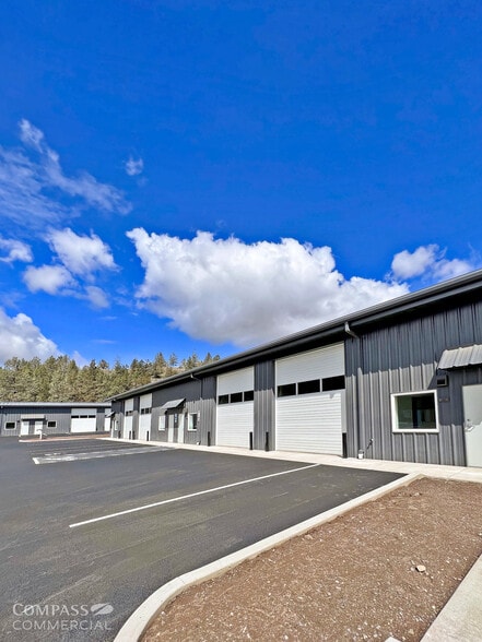 64415 Strickler Ave, Bend, OR for lease - Building Photo - Image 2 of 13