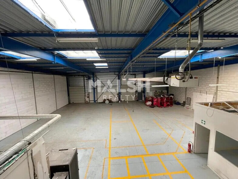 Flex in Vaulx-en-Velin for lease - Interior Photo - Image 1 of 10