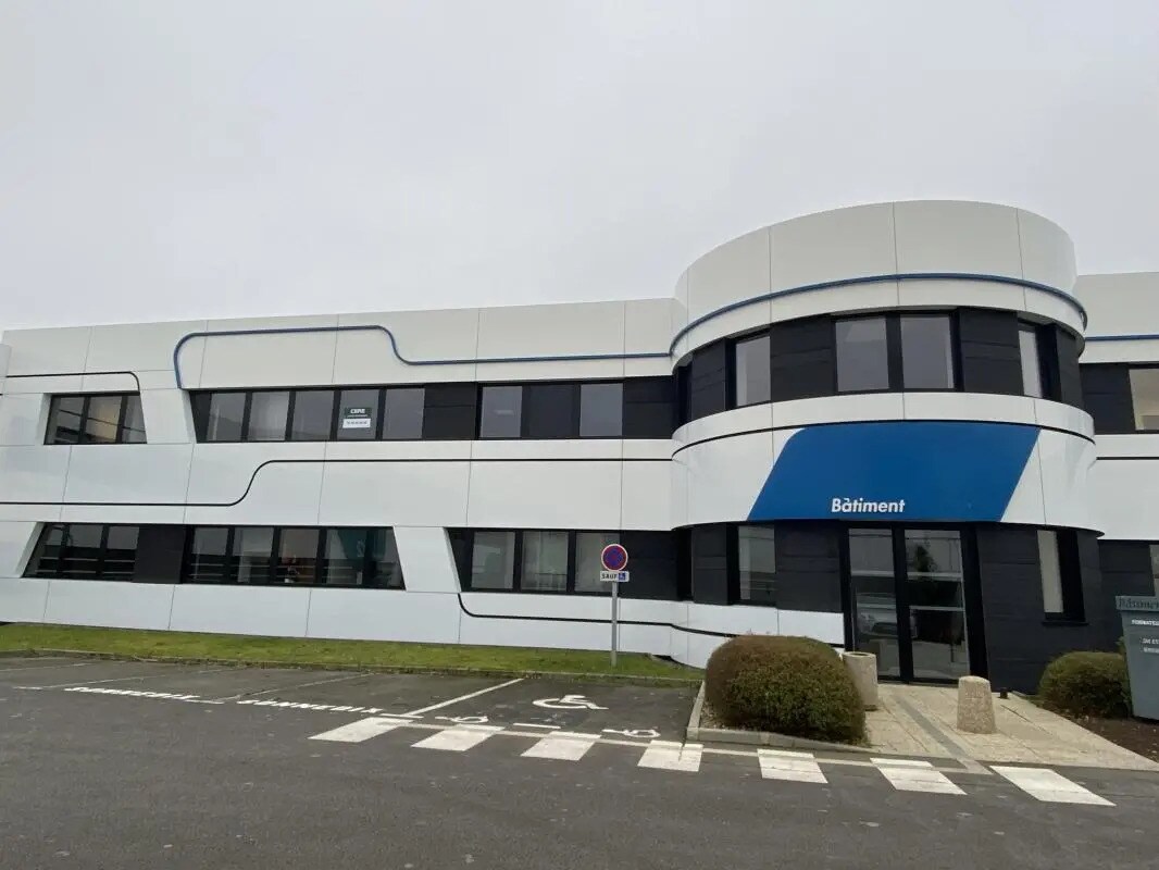 Office in Saint-Grégoire for lease Building Photo- Image 1 of 11