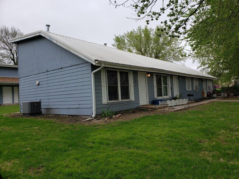 810 Howard St, Effingham, KS 66023