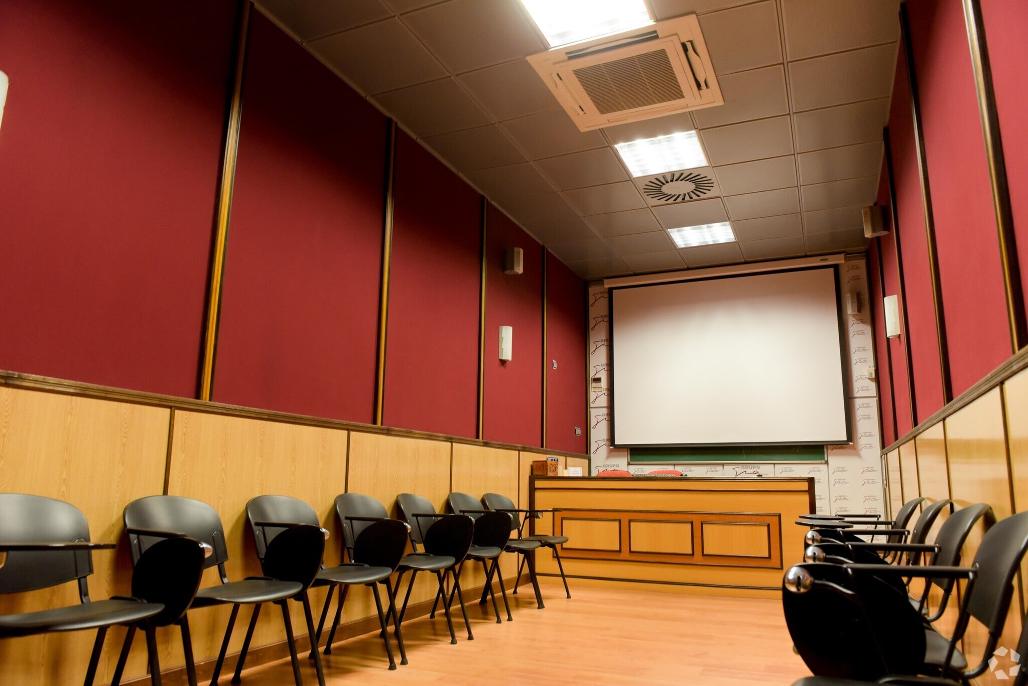 Avenida de la Verbena de la Paloma, 12, Madrid, Madrid for lease Interior Photo- Image 1 of 5