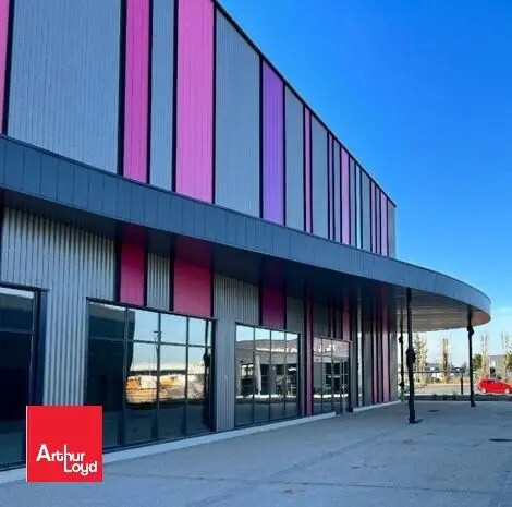 Office in Dreux for lease - Building Photo - Image 1 of 2