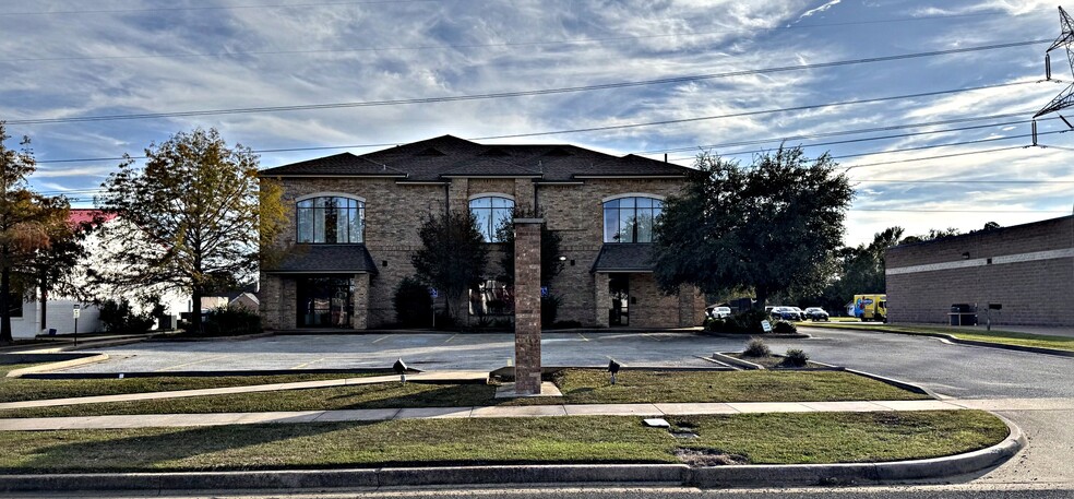 2140 W Grande Blvd, Tyler, TX for lease - Building Photo - Image 2 of 52