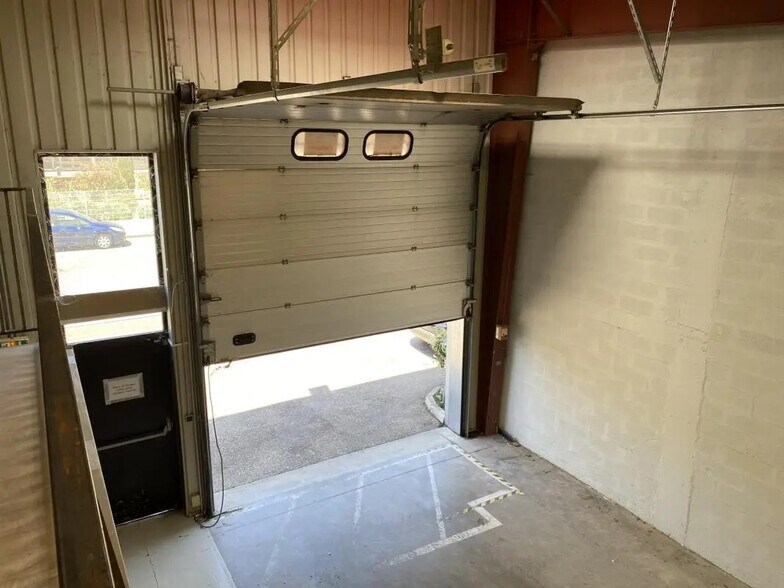 Flex in Marseille for sale - Building Photo - Image 3 of 13