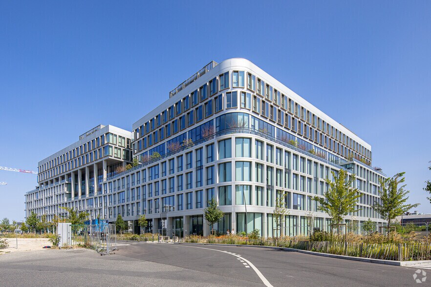 Office in Saint-Ouen-sur-Seine for lease - Building Photo - Image 2 of 2