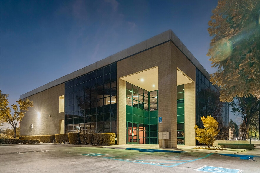 10 Chrysler, Irvine, CA for sale - Building Photo - Image 1 of 15