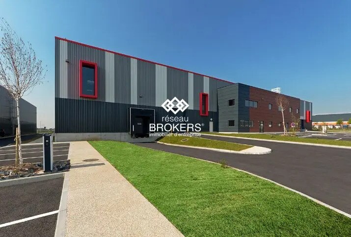 Industrial in Le Thillay for lease Building Photo- Image 1 of 5