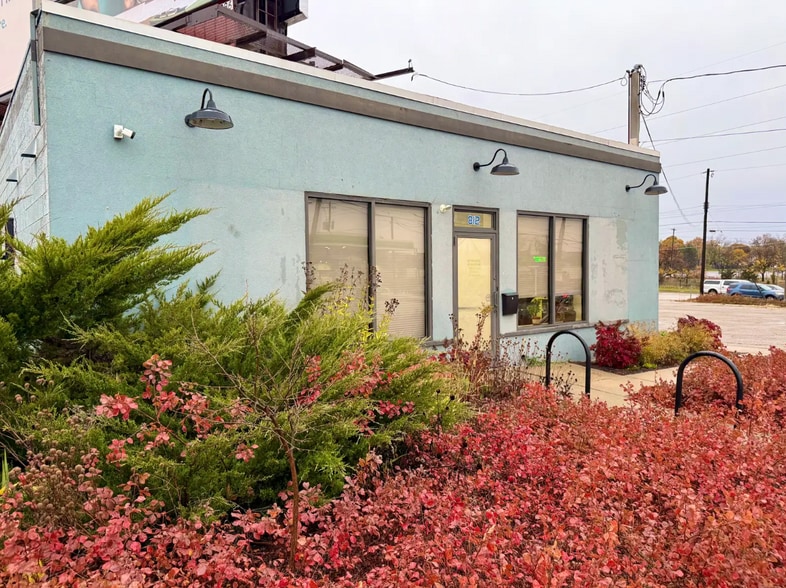 812 S Martin Luther King Jr Blvd, Lansing, MI for sale - Building Photo - Image 1 of 18