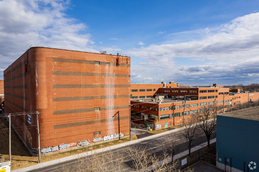 225 Av Lafleur, Montréal, QC for lease - Building Photo - Image 2 of 10