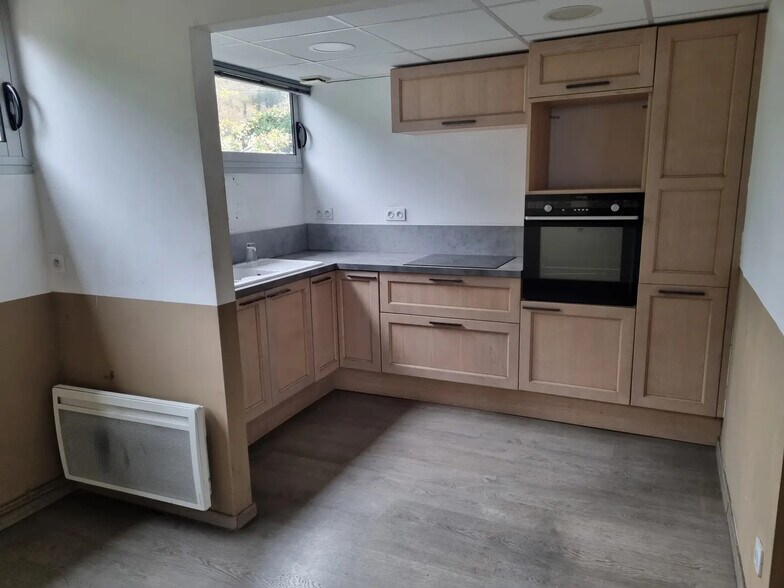 280 Route Des Enchappes, Cras for lease - Interior Photo - Image 3 of 7