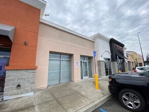 8460 Edgewater Dr, Oakland, CA for lease Building Photo- Image 2 of 5