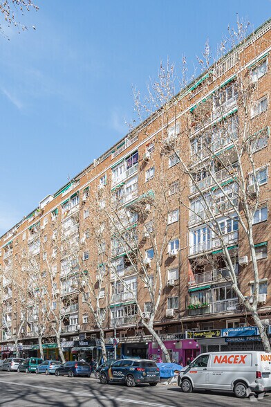 Retail in Madrid, Madrid for lease - Building Photo - Image 1 of 1
