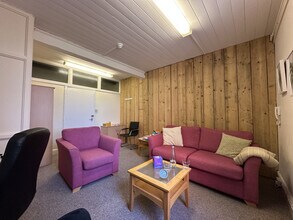 School Gdns, Shrewsbury for lease Interior Photo- Image 2 of 3