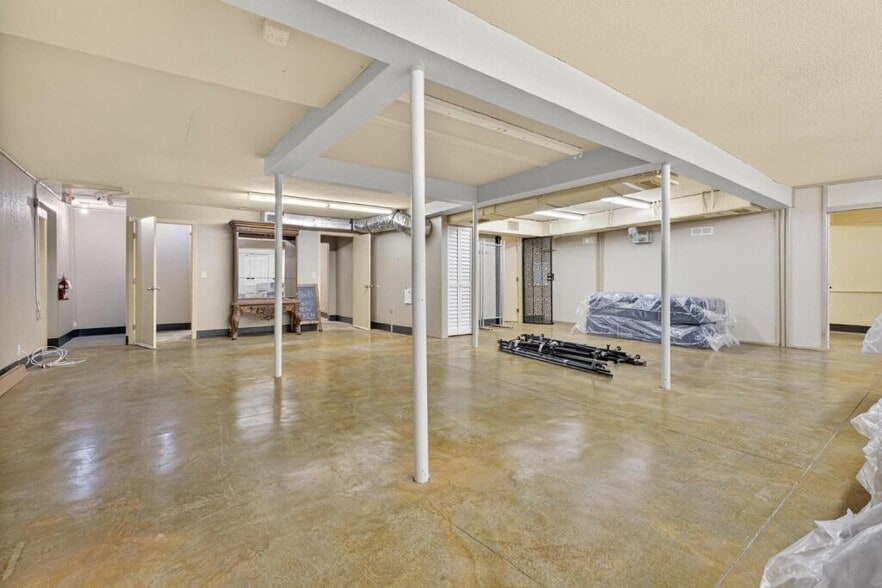 2006 S Atlantic Ave, Daytona Beach Shores, FL for sale - Interior Photo - Image 2 of 18