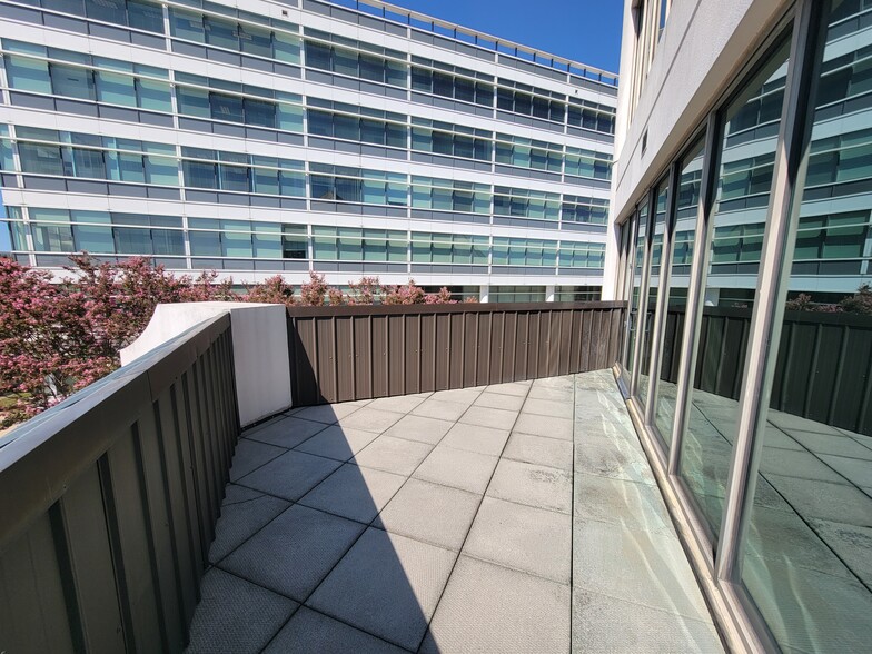 250 W First St, Winston-Salem, NC for lease - Building Photo - Image 3 of 32