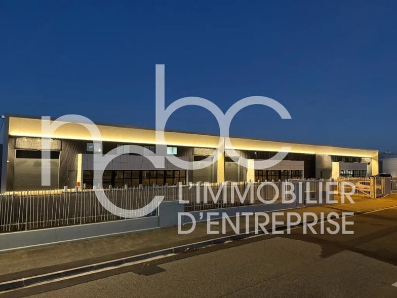 Flex in Vaulx-en-Velin for lease - Building Photo - Image 1 of 12