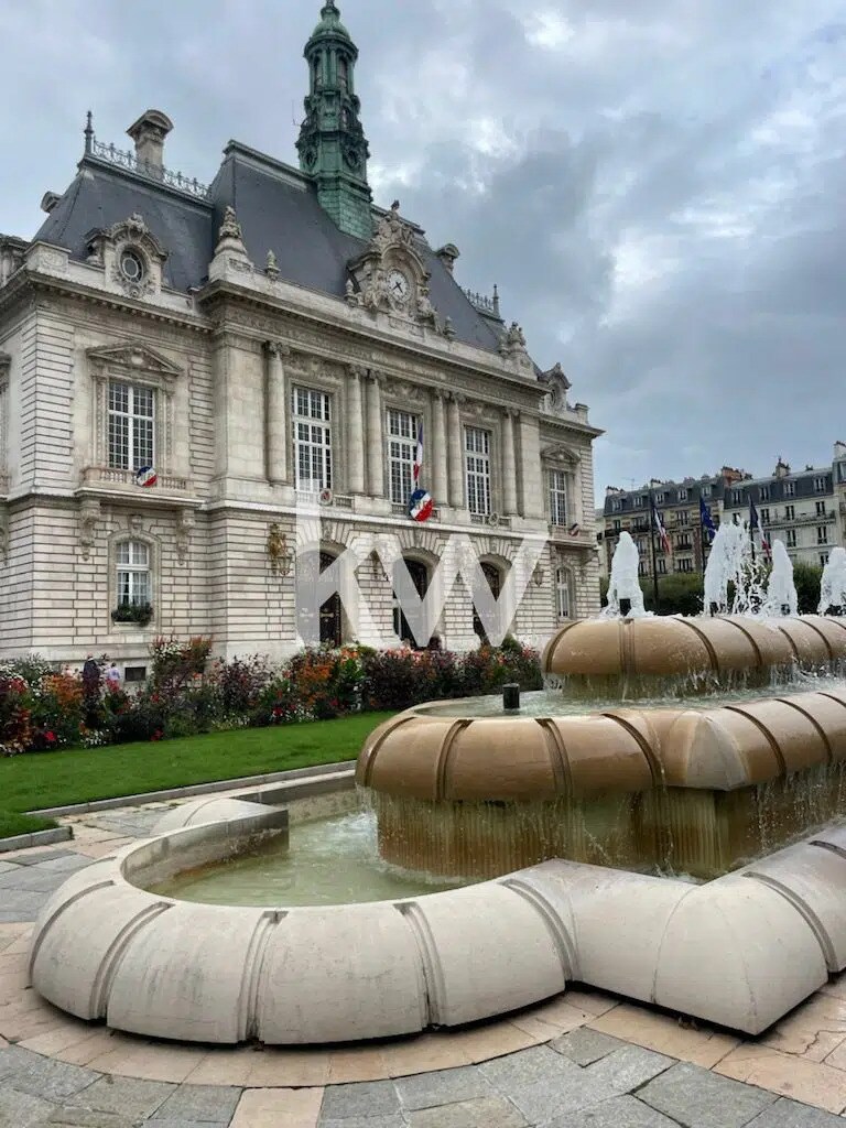 Retail in Levallois-Perret for lease Building Photo- Image 1 of 3