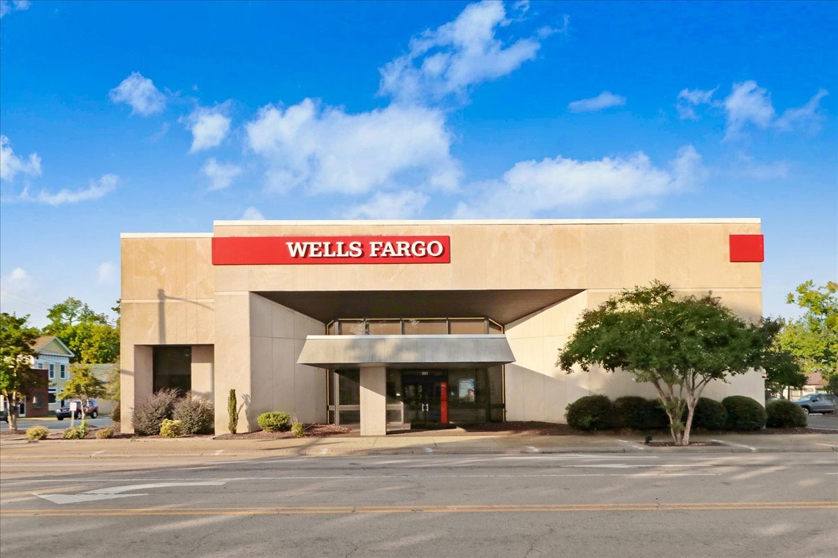 201 E Market St, Smithfield, NC for sale Building Photo- Image 1 of 23