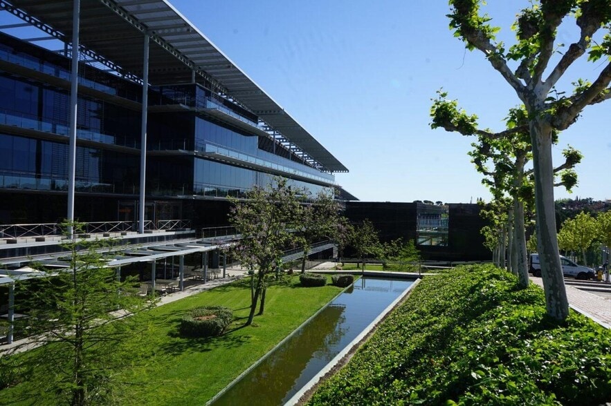 Avenida de la Industria, 22, Tres Cantos, Madrid for lease - Building Photo - Image 3 of 8