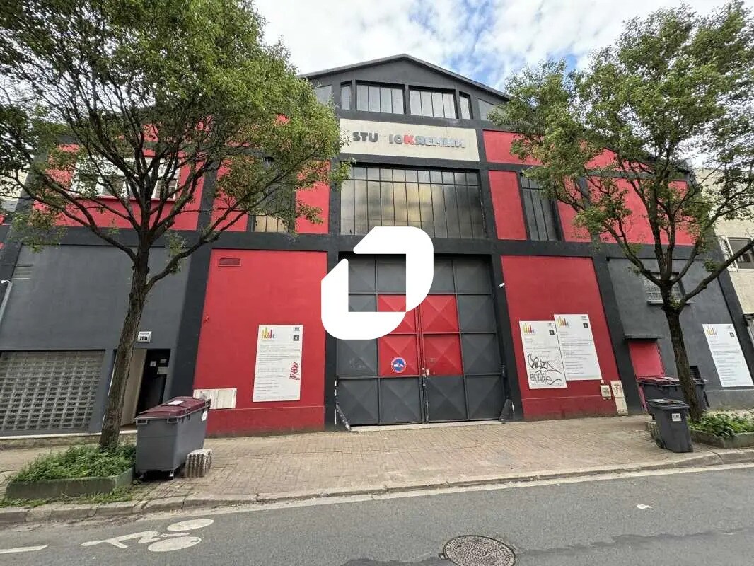 Office in Ivry-sur-Seine for lease Building Photo- Image 1 of 10