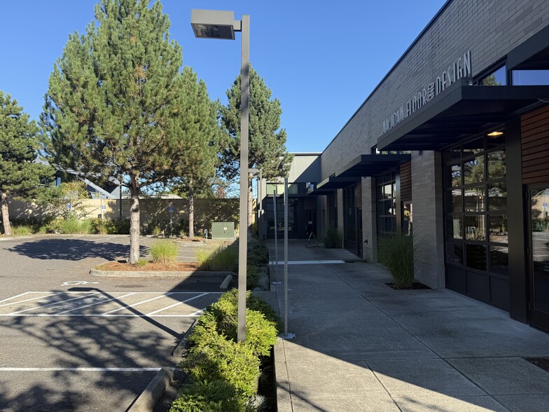 6639-6655 SW Macadam Ave, Portland, OR for lease - Building Photo - Image 2 of 10
