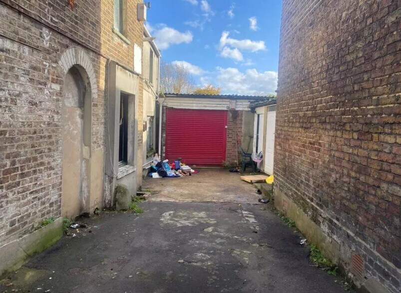 221 Dartmouth Rd, London for sale - Primary Photo - Image 1 of 1