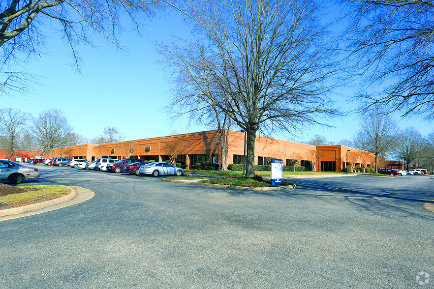 813 Diligence Dr, Newport News, VA for lease - Building Photo - Image 1 of 10