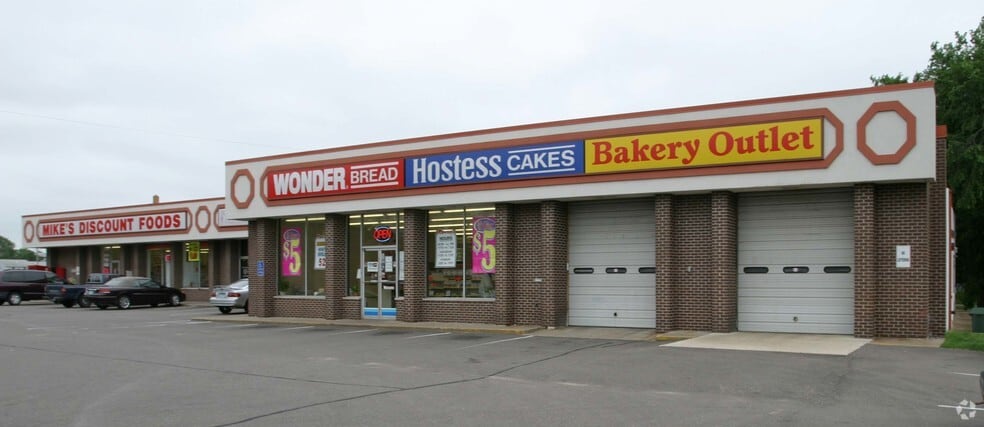 504-516 E River Rd, Anoka, MN for lease - Building Photo - Image 2 of 9