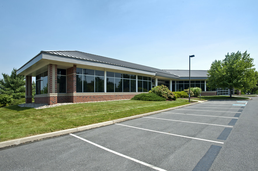 83 S Commerce Way, Bethlehem, PA for sale - Building Photo - Image 1 of 1