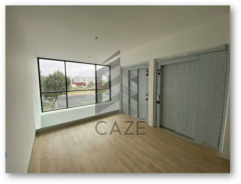 Office in Mérignac for sale - Interior Photo - Image 2 of 3