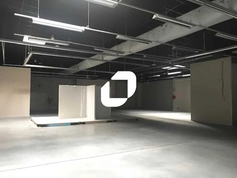 Retail in Biganos for sale - Interior Photo - Image 2 of 7