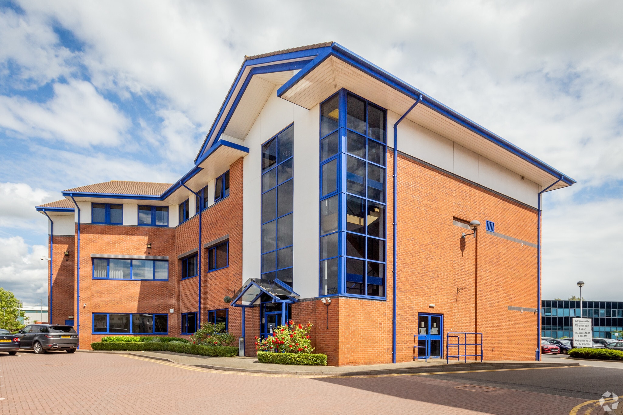 Artemis Dr, Warwick for sale Primary Photo- Image 1 of 1