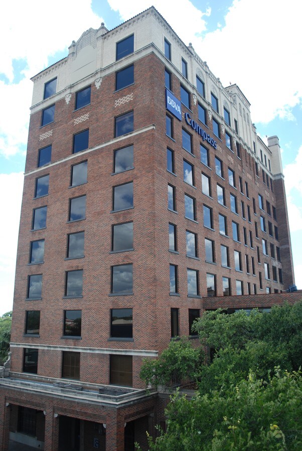 600 San Bernardo Ave, Laredo, TX 78040