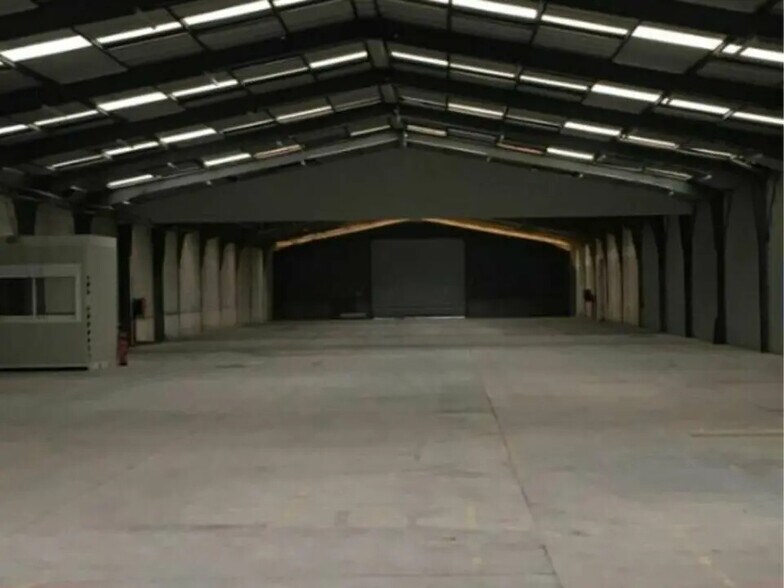 Industrial in Bethoncourt for lease - Interior Photo - Image 2 of 3