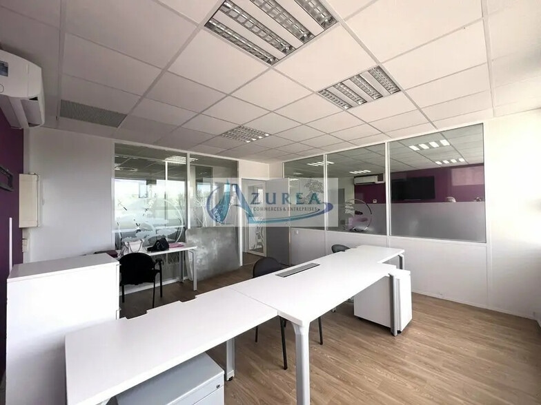 Office in Valbonne for lease - Interior Photo - Image 2 of 3