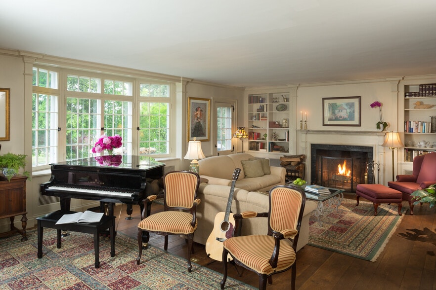 85 Stockbridge Rd, Lee, MA for sale - Interior Photo - Image 3 of 10