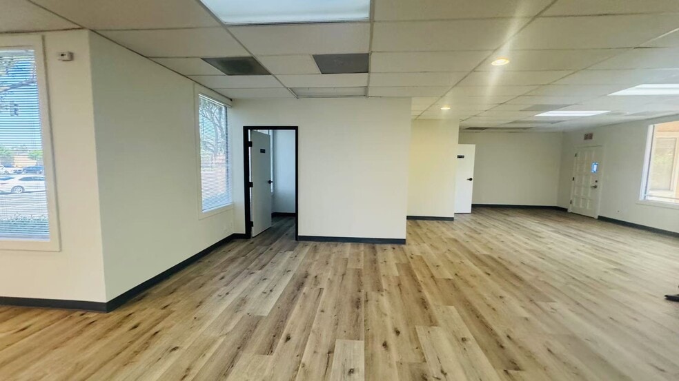 14471 Chambers Rd, Tustin, CA for lease - Building Photo - Image 2 of 17