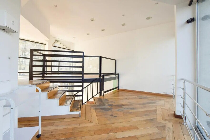 Retail in Paris for lease - Building Photo - Image 3 of 7