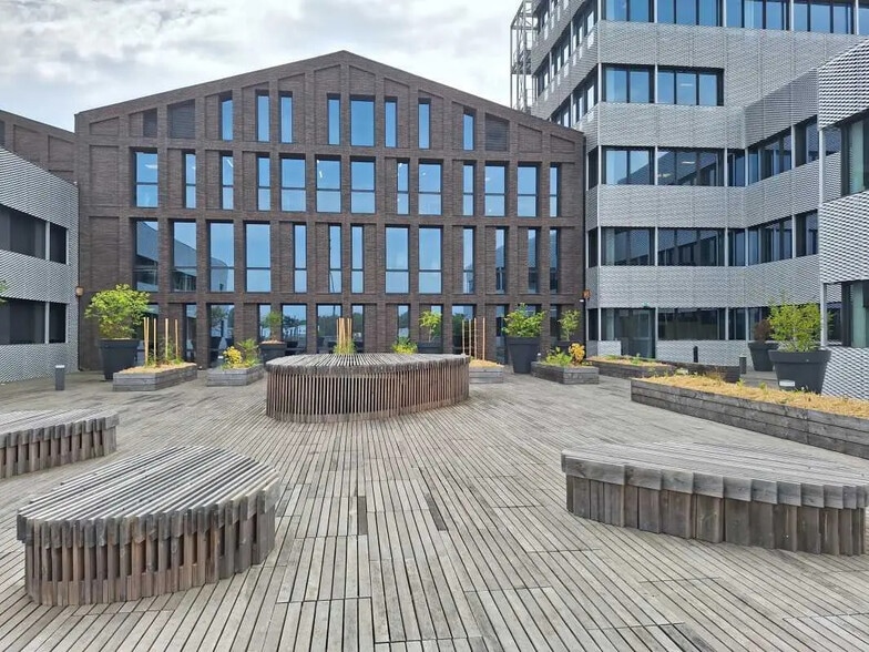 Office in Bordeaux for lease - Building Photo - Image 1 of 10