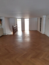 Retail in Lyon for lease Interior Photo- Image 2 of 5
