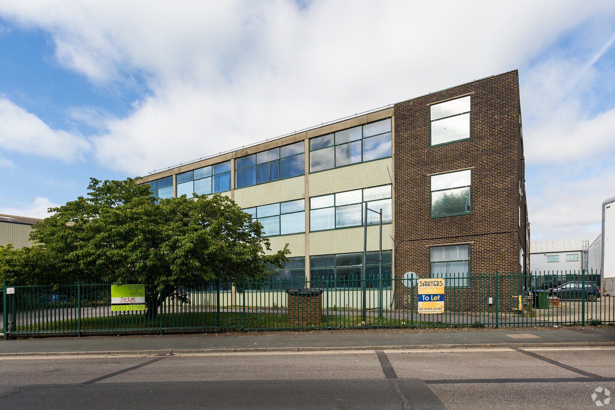 Chartwell Rd, Lancing for lease Primary Photo- Image 1 of 3