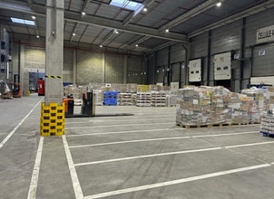 Industrial in 9 Rue Du Poitou, Bretigny-Sur-Orge for lease Interior Photo- Image 2 of 11