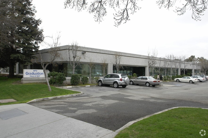 105-117 Fourier Ave portfolio of 2 properties for sale on LoopNet.com - Primary Photo - Image 2 of 4