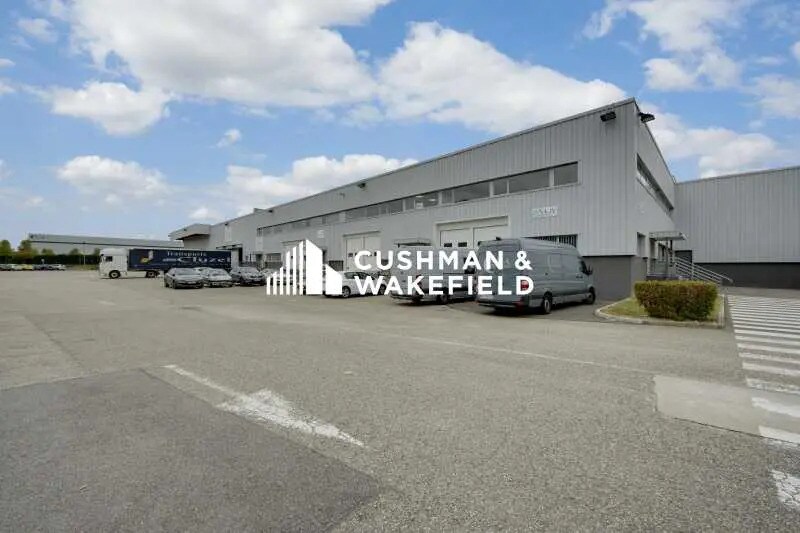 Flex in Saint-Quentin-Fallavier for sale - Building Photo - Image 2 of 11