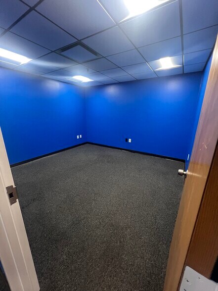 8573 Atlas Dr, Gaithersburg, MD for lease - Building Photo - Image 3 of 17