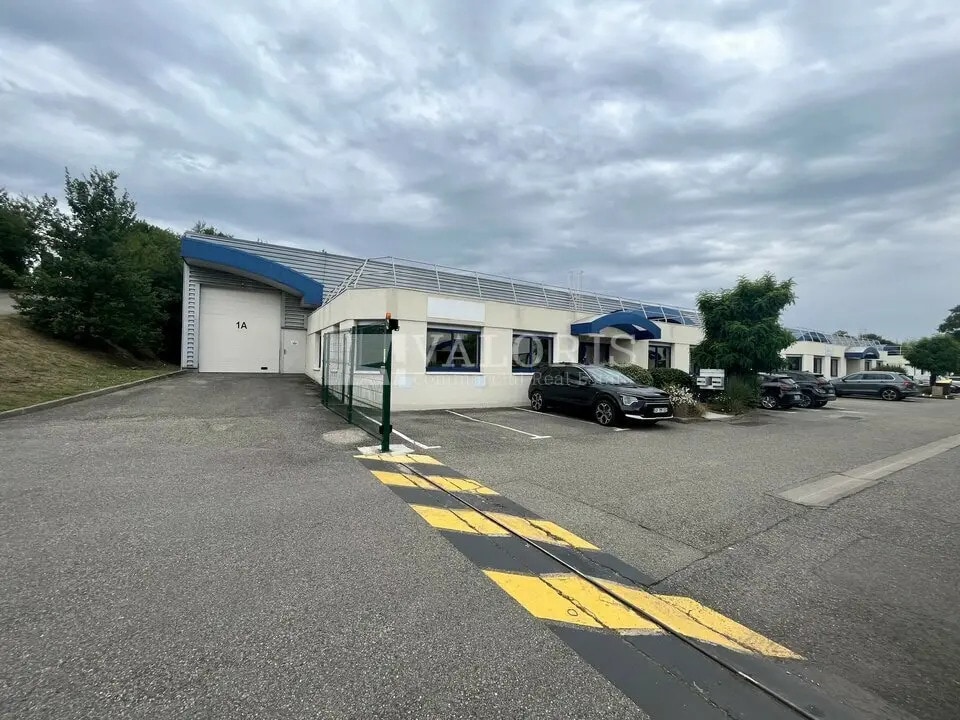Flex in Saint-Genis-Laval for lease Building Photo- Image 1 of 60