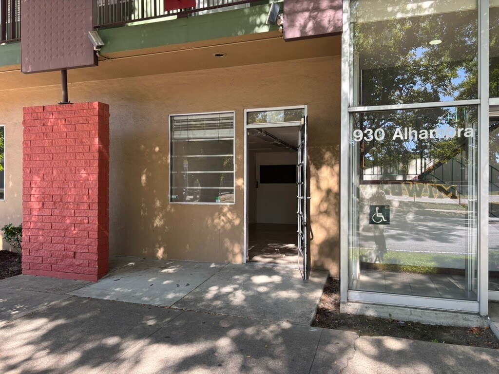 930 Alhambra Blvd, Sacramento, CA for lease Building Photo- Image 1 of 13