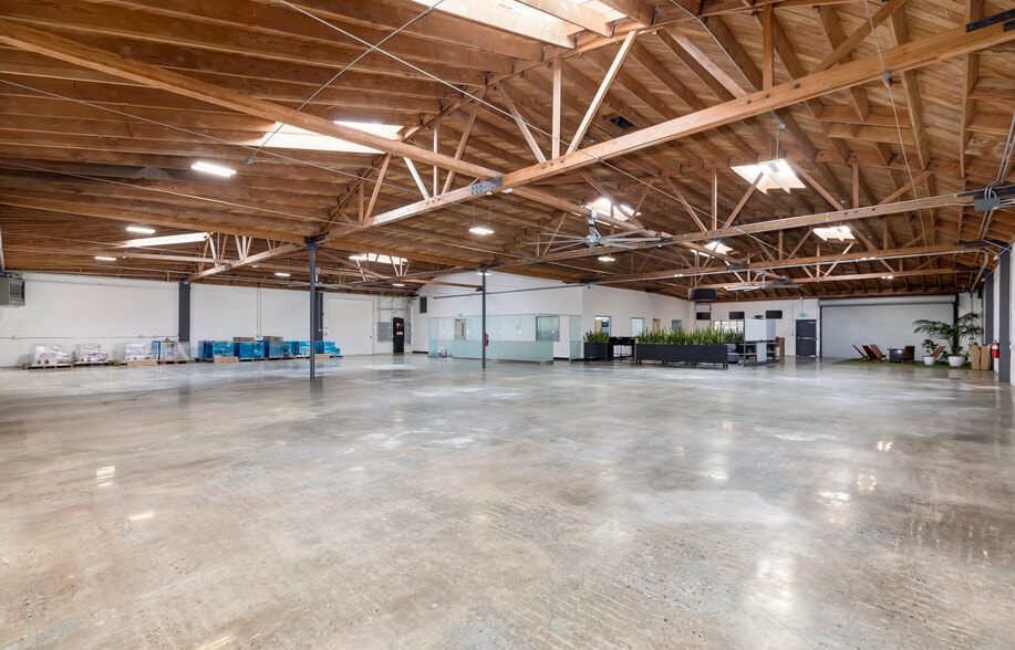 956 W Hyde Park Blvd, Inglewood, CA for lease - Interior Photo - Image 1 of 19