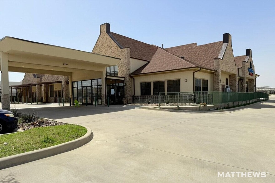 2750 Ranch Trl, Irving, TX for lease - Building Photo - Image 1 of 3